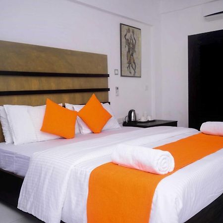 360 Beach Residence Negombo Esterno foto