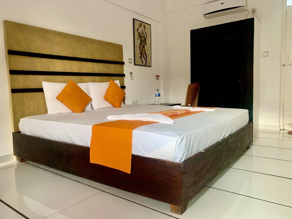 360 Beach Residence Negombo Esterno foto