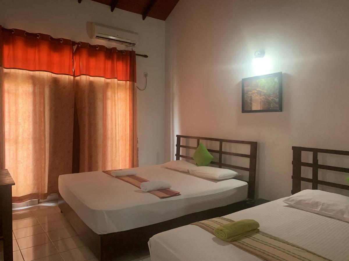 360 Beach Residence Negombo Esterno foto