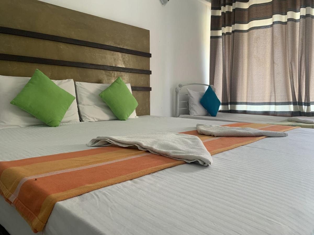 360 Beach Residence Negombo Esterno foto