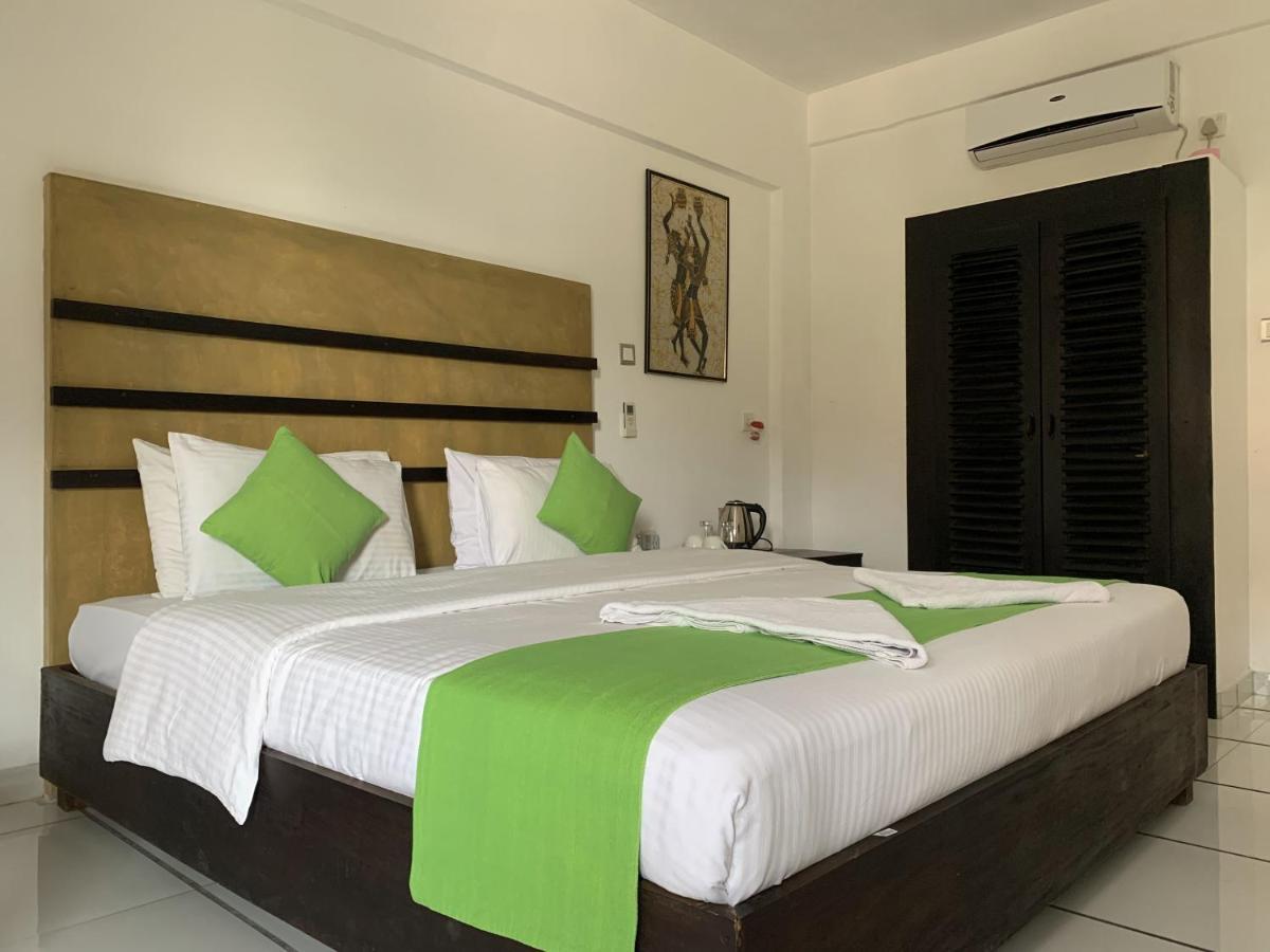 360 Beach Residence Negombo Esterno foto