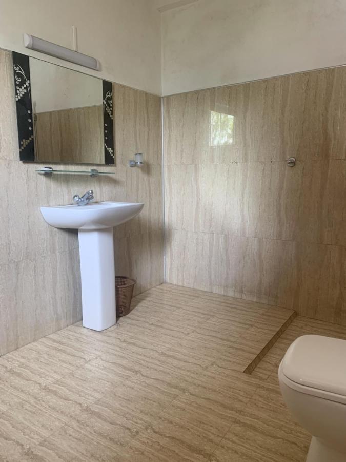 360 Beach Residence Negombo Esterno foto