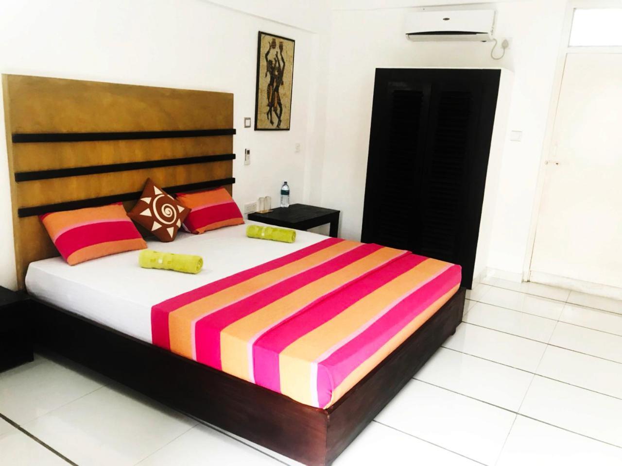 360 Beach Residence Negombo Esterno foto