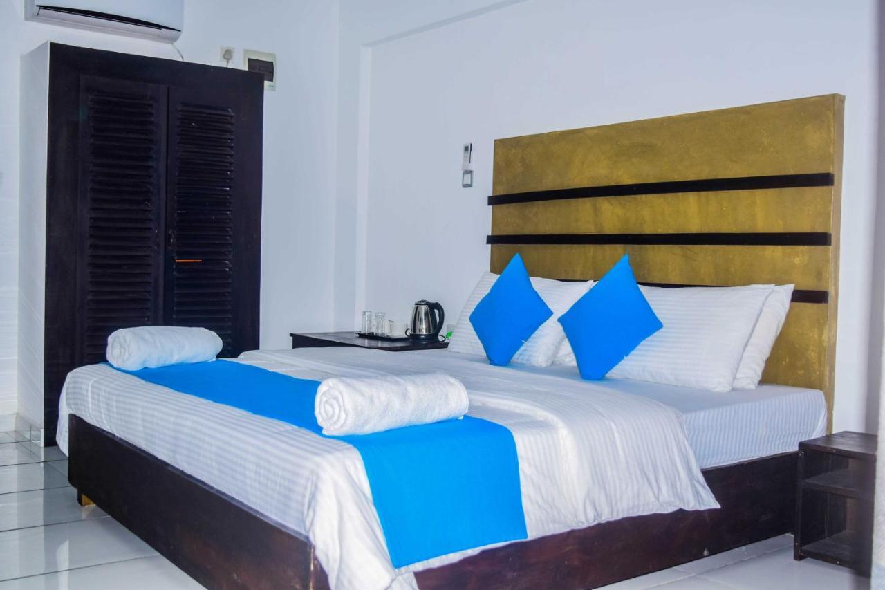 360 Beach Residence Negombo Esterno foto